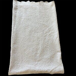 Matelasse Cottage Core Twin White Coverlet With Scalloped Edge